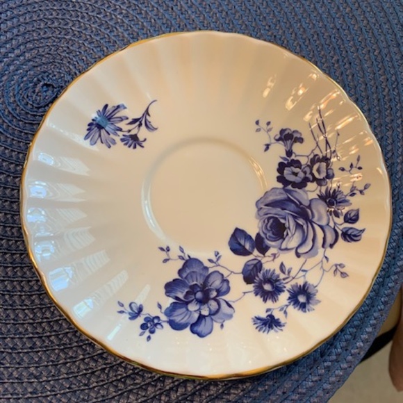 Fine Bone Crown Victoria Tea Cup with Blue Flower Pattern - Picture 5 of 9